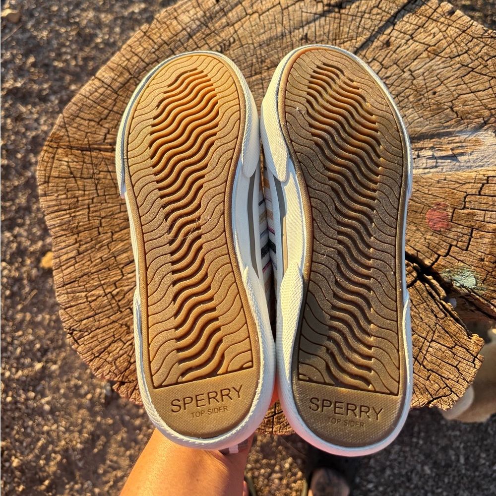 Sperry - Picture 3 of 6